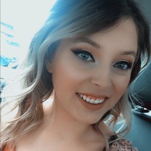 Meet your Posher, Katelyn